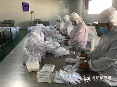 昆港记者实地探访口罩厂:不计成本加班加点生产 一天可产4万只